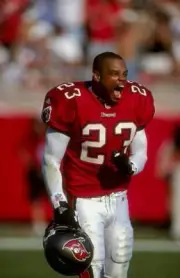 Troy Bouie Tampa Bay Buccaneers yelling during the game agains- 1998 Old Photo