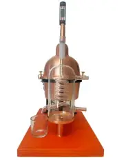 Alembic Distiller in copper with glass condensation coil. 1 liter