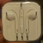 Apple EarPods Earphone Headphone Wired 3.5 mm iPhone iPad iPod