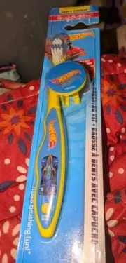 BrushBuddies Hot Wheels, 1 Manual Soft Toothbrush & 1 Cap, Travel kit