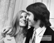 PAUL AND LINDA McCARTNEY - 8X10 PUBLICITY PHOTO (RT343)