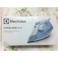 在飛比找蝦皮購物優惠-【Electrolux 伊萊克斯】蒸氣式熨斗(ESI4017