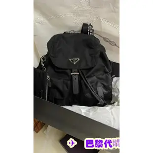 ✈️巴黎代購✈️ PRADA 全新大款黑色尼龍銀釦三角牌束口前雙拉鍊口袋後背包 1BZ005