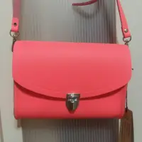 在飛比找蝦皮購物優惠-The Cambridge Satchel Company英