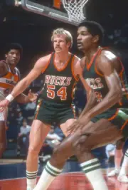 Kent Benson Milwaukee Bucks in action v the Washington Bullets at - Old Photo 5