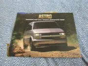 2001 CHEVROLET ASTRO MODEL INTRO PRODUCT INFORMATION PRESS BROCHURE FOLDER