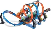 Hot Wheels Toy Car Track Set, Corkscrew Crash with 1:64 Scale Car