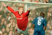 Paul Scholes of Manchester United celebrates after scoring during - Old Photo