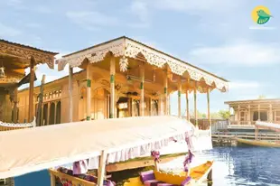 3 BHK Houseboat in Dal Lake, Srinagar(837C), by GuestHouser