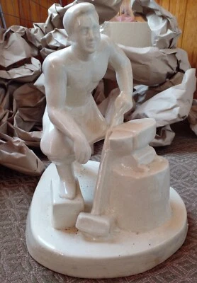 Let's reforge swords for plowshares-Blacksmith 20th Gorodnitsa Porcelain Agit-R!