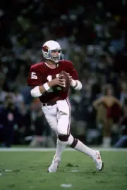Quarterback Neil Lomax St. Louis Cardinals drops back to pass agai- Old Photo