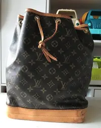 在飛比找Yahoo!奇摩拍賣優惠-（售出）Louis Vuitton LV 傳統花紋大水桶包 