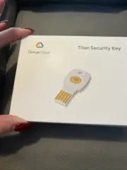 Google Titan Security Key K9T (Bundle with Bluetooth/NFC/USB, Micro USB Cable...