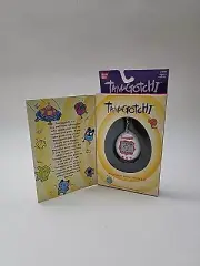 ULTRA RARE White And Red Tamagotchi The Original Virtual Reality Pet #1800