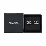 【CHANEL 香奈兒】CHANEL雙C LOGO爪鑽設計穿式耳環(銀X白)