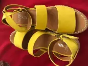 SARTO By Franco Sarto Calvin Women Yellow Espadrilles Size 9.5 New in Box
