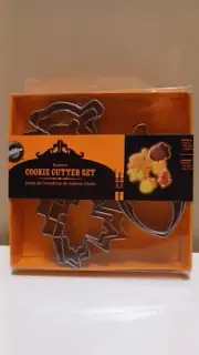 Wilton Fall Cookie Cutters Leaves Acorn Maple Leaf Oak Leaf 9 Piece Set NEW