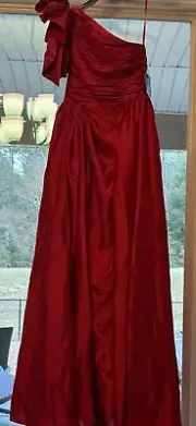 Mac Duggal 11312 Women’s Formal Gown Size 4 Color Red