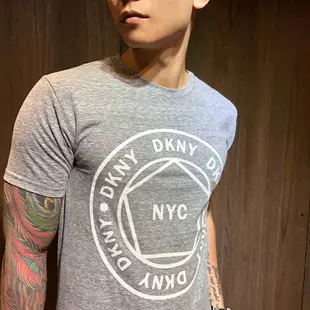 美國百分百【全新真品】DKNY 短袖 T恤 Logo T-shirt 男款 上衣 Tee 短T 鐵灰/麻灰 AD43