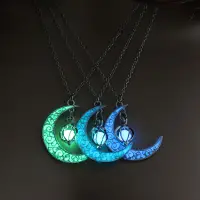 在飛比找蝦皮購物優惠-Moon Glowing Necklace Gem Char