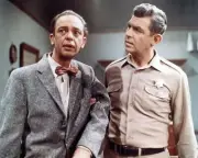Andy Griffith Show Don Knotts Andy Griffith Andy pulls Barney's arm 24x36 poster