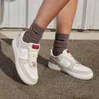 在飛比找蝦皮購物優惠-柯拔 Nike Air Force 1 '07 LX FZ5