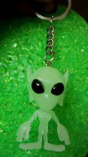NORA WINN UNIQUE Alien outer space Key chain Glow in the Dark Halloween USA MADE