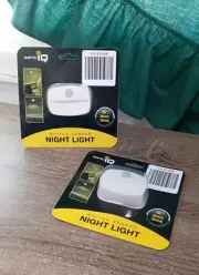 Motion Sensor Night Light ~ Free Shipping! ☆ NWT