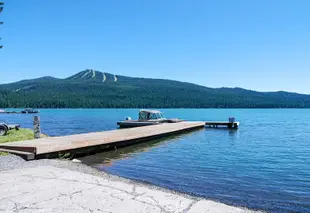 庇護海灣渡假村及碼頭