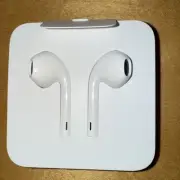 NEW Apple EarPods Lightning Wired Earphones Headphones iPhone White
