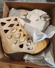Sundance Vera Cruz Audree Boots Sz 9 (40) Cut-Out Leather Cream Tan