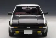 1/18 AUTOart Toyota Sprinter Trueno AE86 Initial Initial D Comic Version Takumi