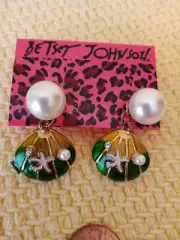 Lovely Betsey Johnson Pearl And Shell Earrings (Cute)!
