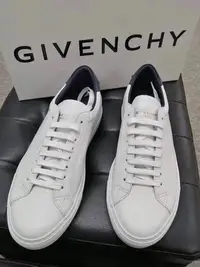 在飛比找Yahoo!奇摩拍賣優惠-Givenchy 紀梵希 男鞋 基本款好搭小白鞋 上架❤️