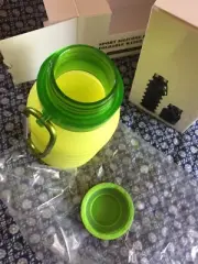 Collapsible Silicone Bottle YELLOW 18.6 fl oz Leakproof for Hot/Cold Beverages