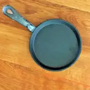 Round Mini Cast Iron Skillet Fry Pan 5" Diameter - NEW
