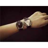 在飛比找Yahoo!奇摩拍賣優惠-簡約潮牌 復古原宿三角形手錶 個性時尚 雙面鏤空 韓國潮流學