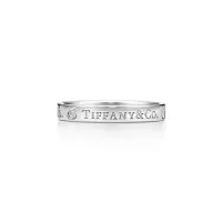 在飛比找Yahoo!奇摩拍賣優惠-Tiffany & Co鉑金鑲圓形明亮式切割鑽石戒指，3毫米