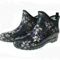 在飛比找蝦皮購物優惠-日本Maruryo藍底白花防水短筒時尚雨靴/雨鞋