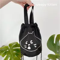 在飛比找蝦皮購物優惠-nya 黑貓可提背太空棉砰砰水桶包 全新 斜背 手提