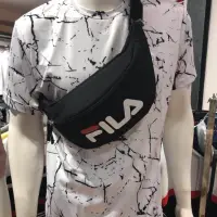 在飛比找蝦皮購物優惠-FILA 大 Logo腰包 霹靂包 側背包小包 側背 小側背