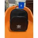 【DRAWER】ADIDAS 愛迪達 鱷魚皮 三葉草 小後背包 迷你 皮革 後背包 立體圖案 防潑水 BK6951 背包