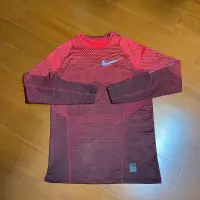 在飛比找蝦皮購物優惠-(Size M) Nike Hyperwarm 保暖長袖上衣