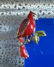 NAPIER HOLIDAY OR CHRISTMAS BROOCH LOVELY RED CARDINAL BIRD ON GOLD TONE BRANCH