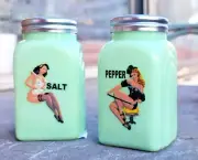 JADEITE GREEN 1950's STYLE PIN-UP GIRLS GLASS SALT & PEPPER SHAKERS RETRO JARS