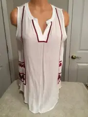 ANN TAYLOR LOFT White Top With Aztec Accent Design. Size Medium. NEW.