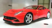 1:24 2015 Ferrari F12 Berlinetta V Red Detailed Scale Diecast Model Car 26007