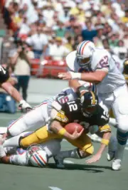 Quarterback Terry Bradshaw of the Pittsburgh Steelers1980's NFL Photo 3
