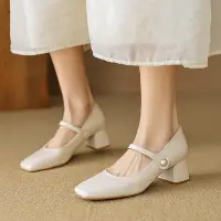 在飛比找Yahoo!奇摩拍賣優惠-新款女鞋 小碼鞋女 威威女郎 9808-1方頭高跟鞋女一字帶