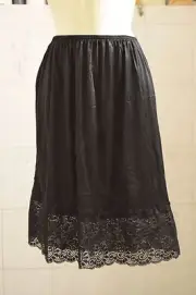 New 2XL 26" black half slip 5" of lace